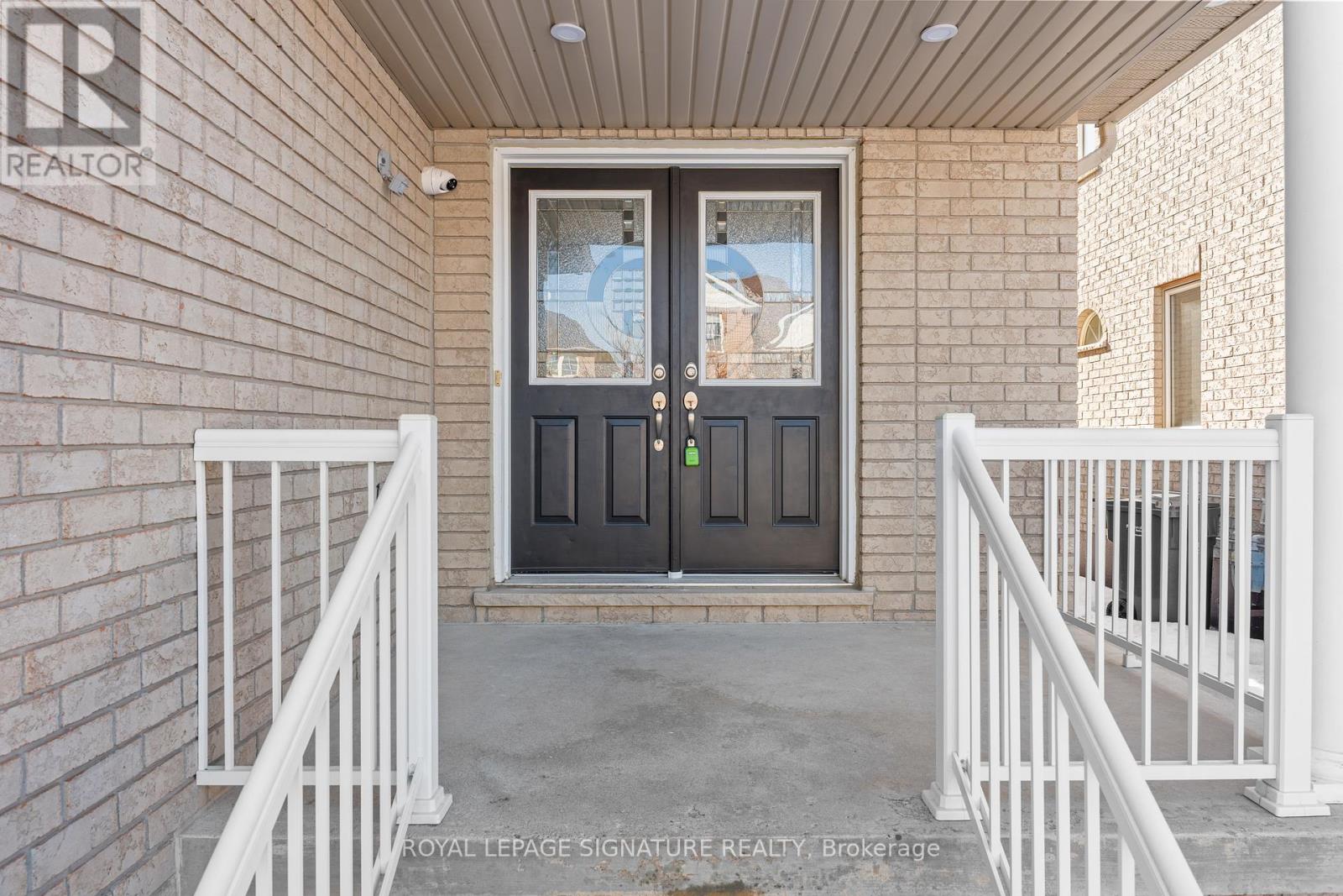 16 Newark Way, Brampton, Ontario  L7A 2V1 - Photo 2 - W12854130