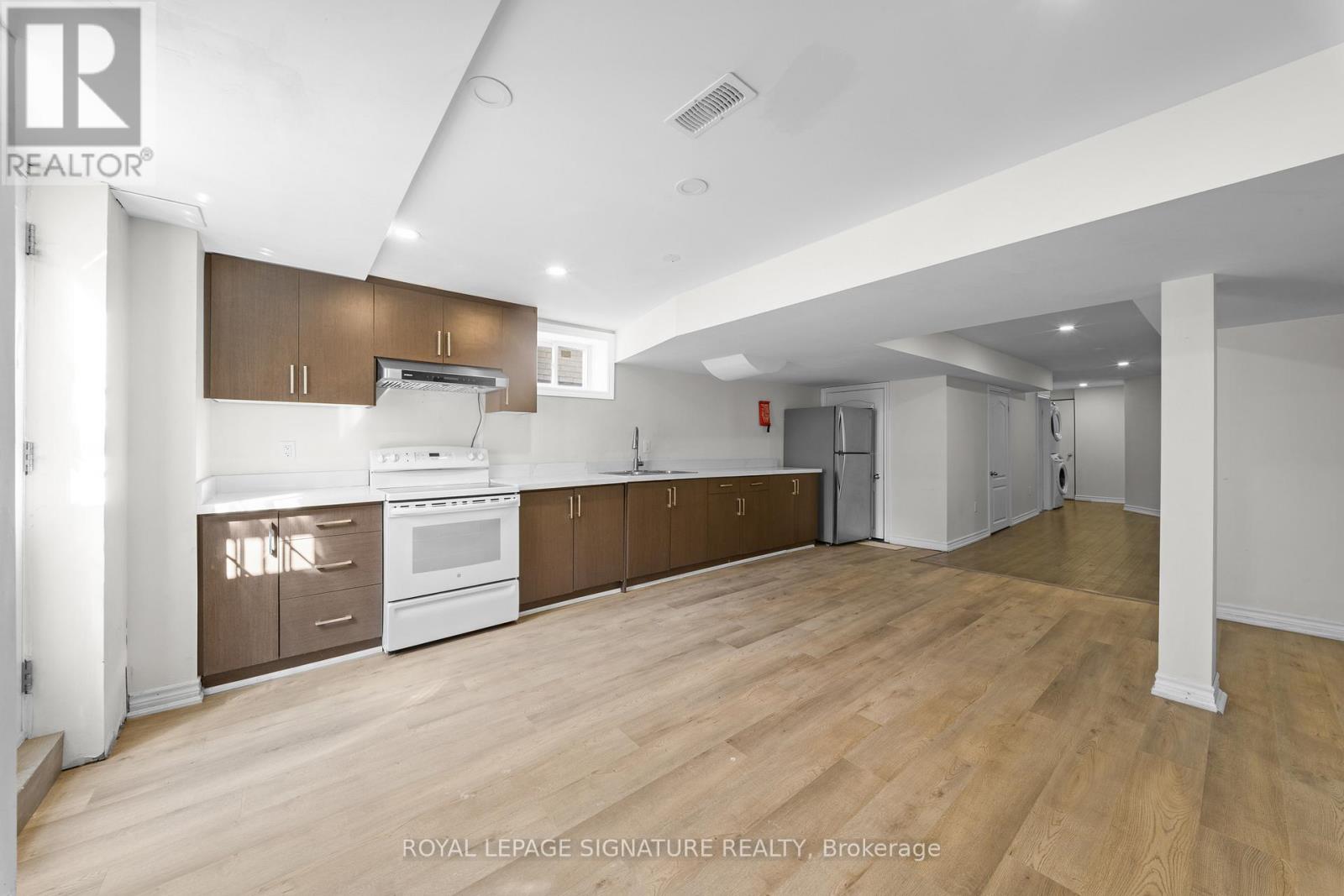 16 Newark Way, Brampton, Ontario  L7A 2V1 - Photo 32 - W12854130