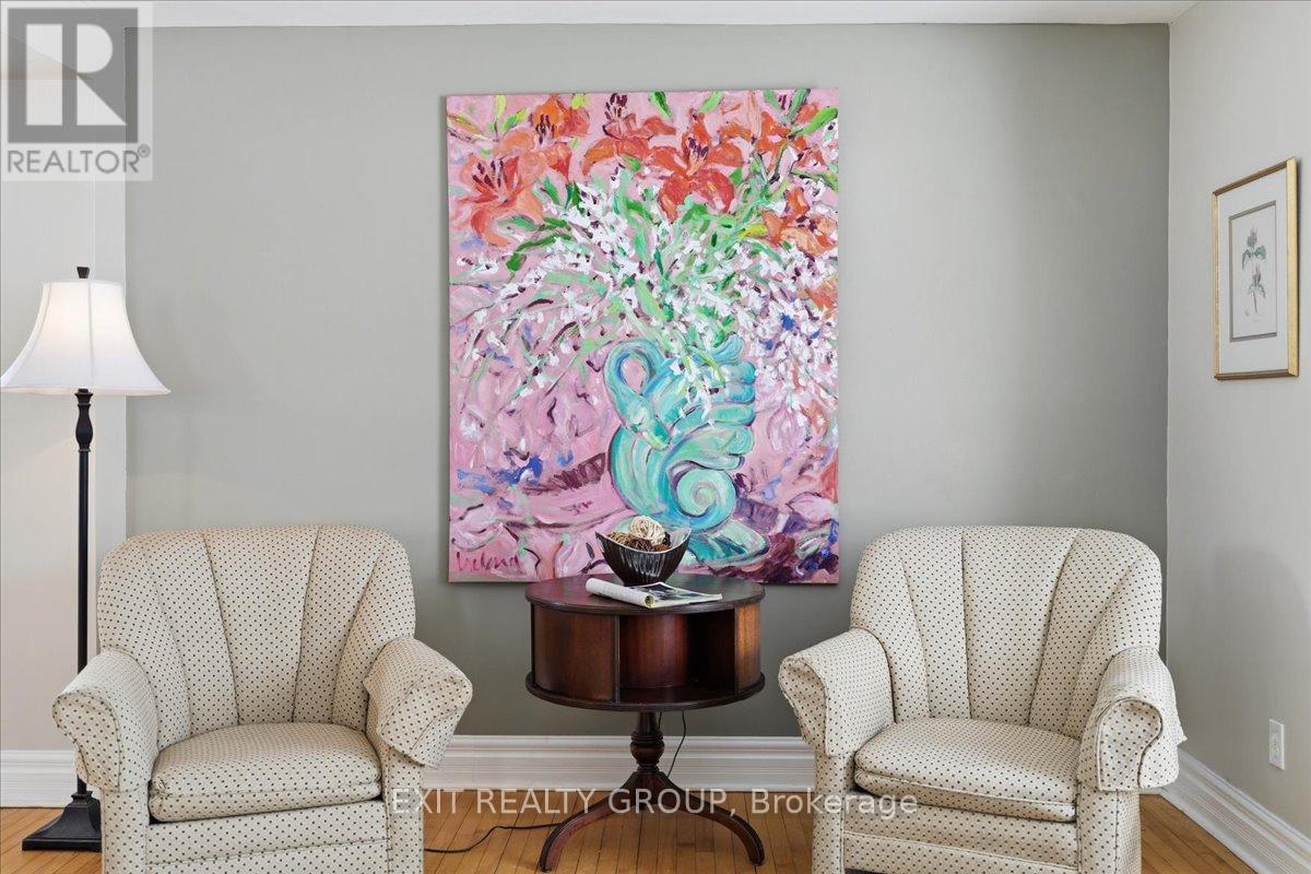 27 Fourth Avenue, Quinte West, Ontario  K8V 5N5 - Photo 11 - X12903426