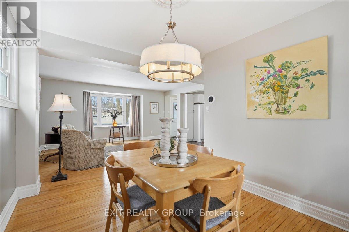 27 Fourth Avenue, Quinte West, Ontario  K8V 5N5 - Photo 14 - X12903426