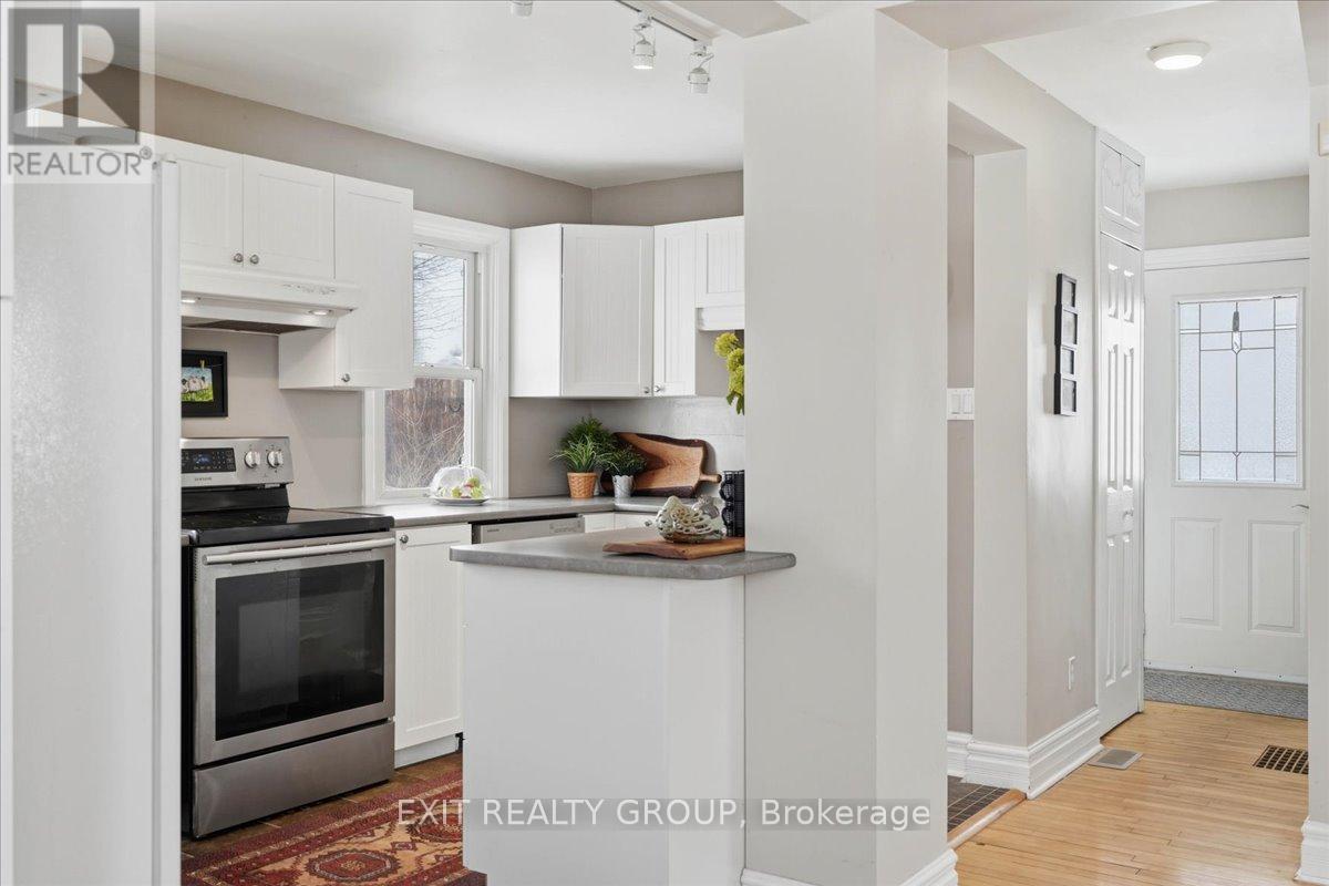 27 Fourth Avenue, Quinte West, Ontario  K8V 5N5 - Photo 4 - X12903426