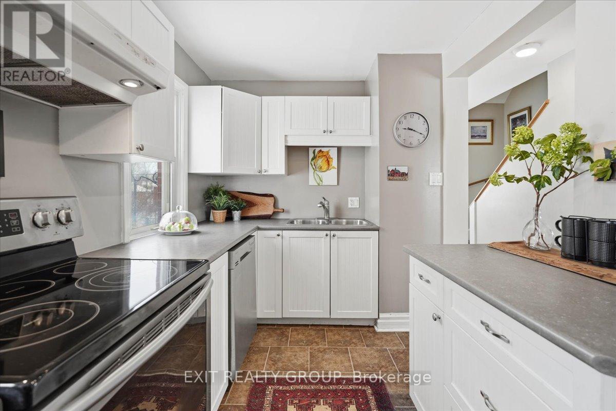 27 Fourth Avenue, Quinte West, Ontario  K8V 5N5 - Photo 8 - X12903426