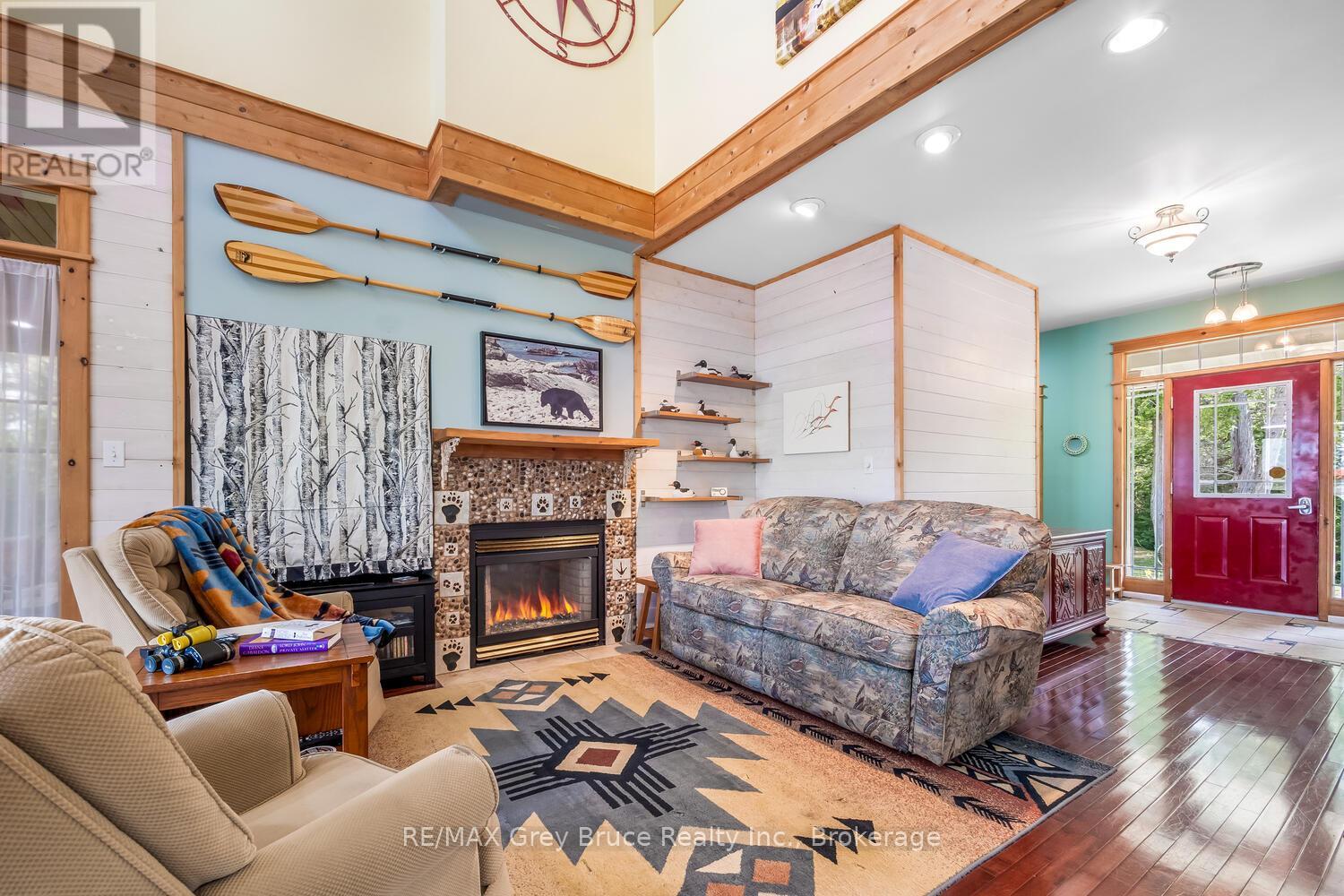 205 Eagle Road, Northern Bruce Peninsula, Ontario  N0H 2R0 - Photo 10 - X12903394