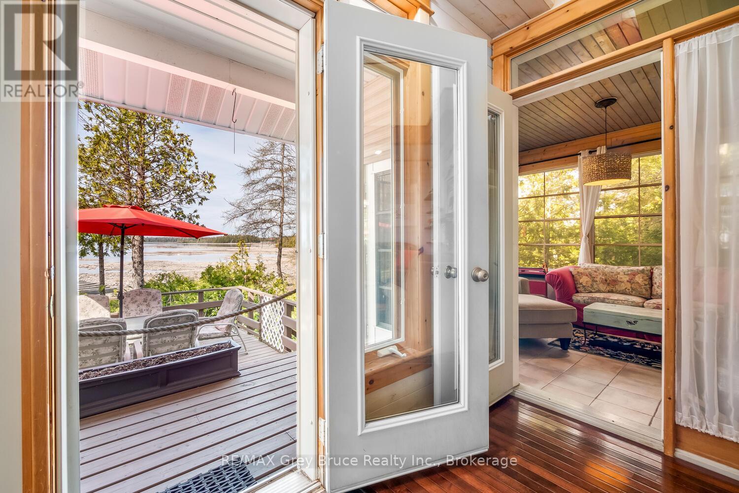 205 Eagle Road, Northern Bruce Peninsula, Ontario  N0H 2R0 - Photo 12 - X12903394