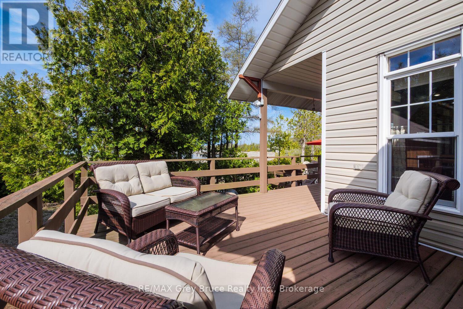 205 Eagle Road, Northern Bruce Peninsula, Ontario  N0H 2R0 - Photo 15 - X12903394