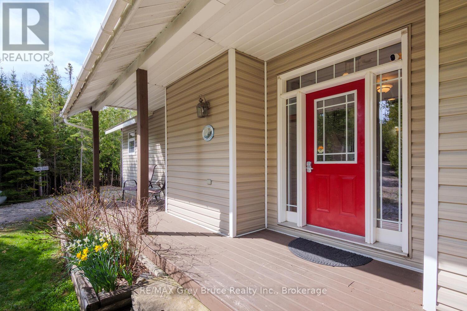 205 Eagle Road, Northern Bruce Peninsula, Ontario  N0H 2R0 - Photo 7 - X12903394