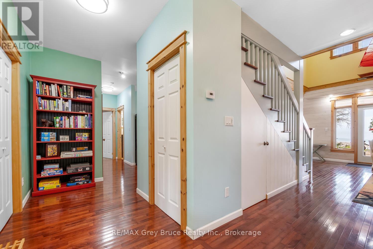 205 Eagle Road, Northern Bruce Peninsula, Ontario  N0H 2R0 - Photo 9 - X12903394