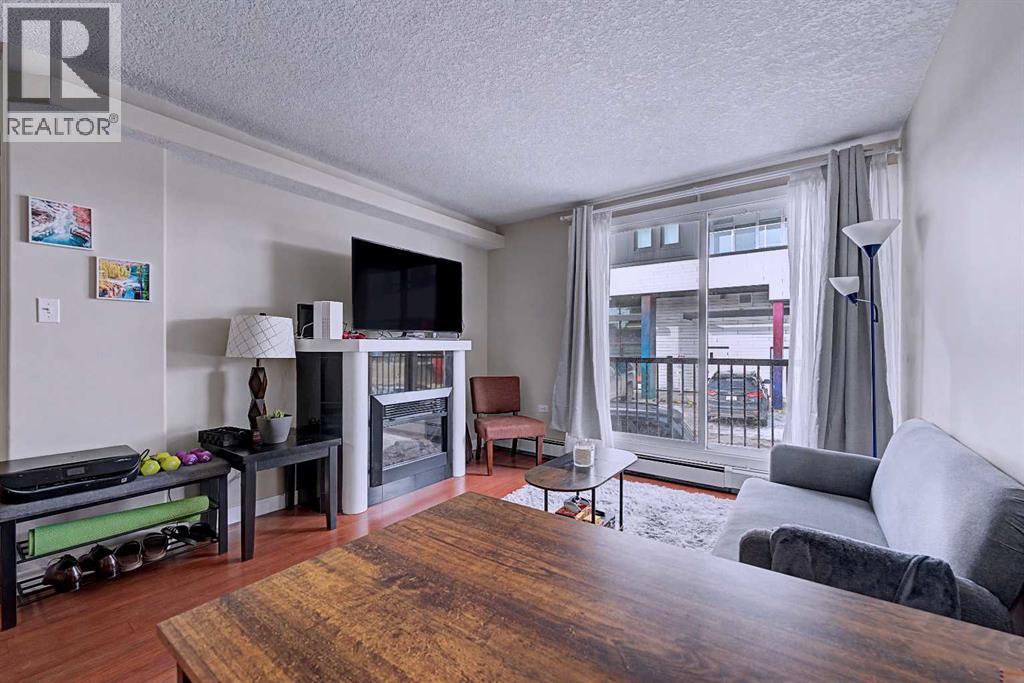 8, 2906 17 Avenue SW, Calgary, Alberta  T3E 0A9 - Photo 3 - A2294132