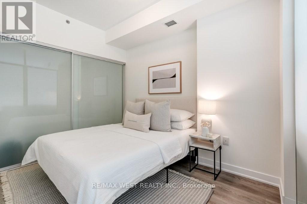 2210 - 426 University Avenue, Toronto, Ontario  M5G 1S9 - Photo 16 - C12903420