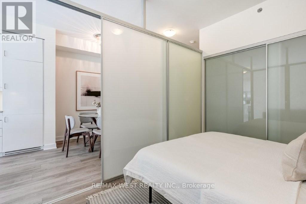 2210 - 426 University Avenue, Toronto, Ontario  M5G 1S9 - Photo 18 - C12903420