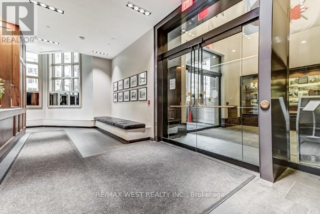 2210 - 426 University Avenue, Toronto, Ontario  M5G 1S9 - Photo 5 - C12903420