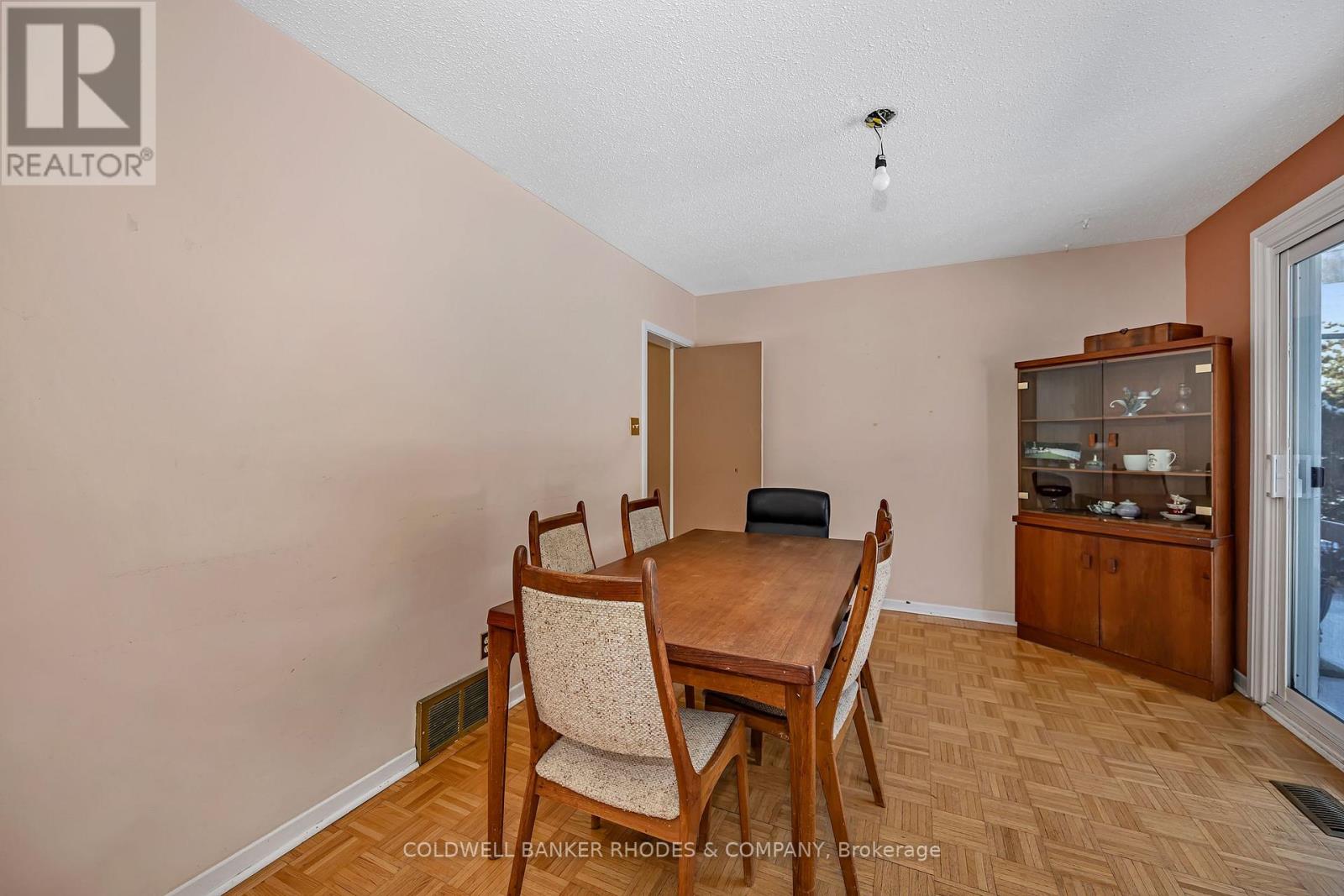 22 Dayton Crescent, Ottawa, Ontario K2H 7N9 - Photo 12 - X12903338