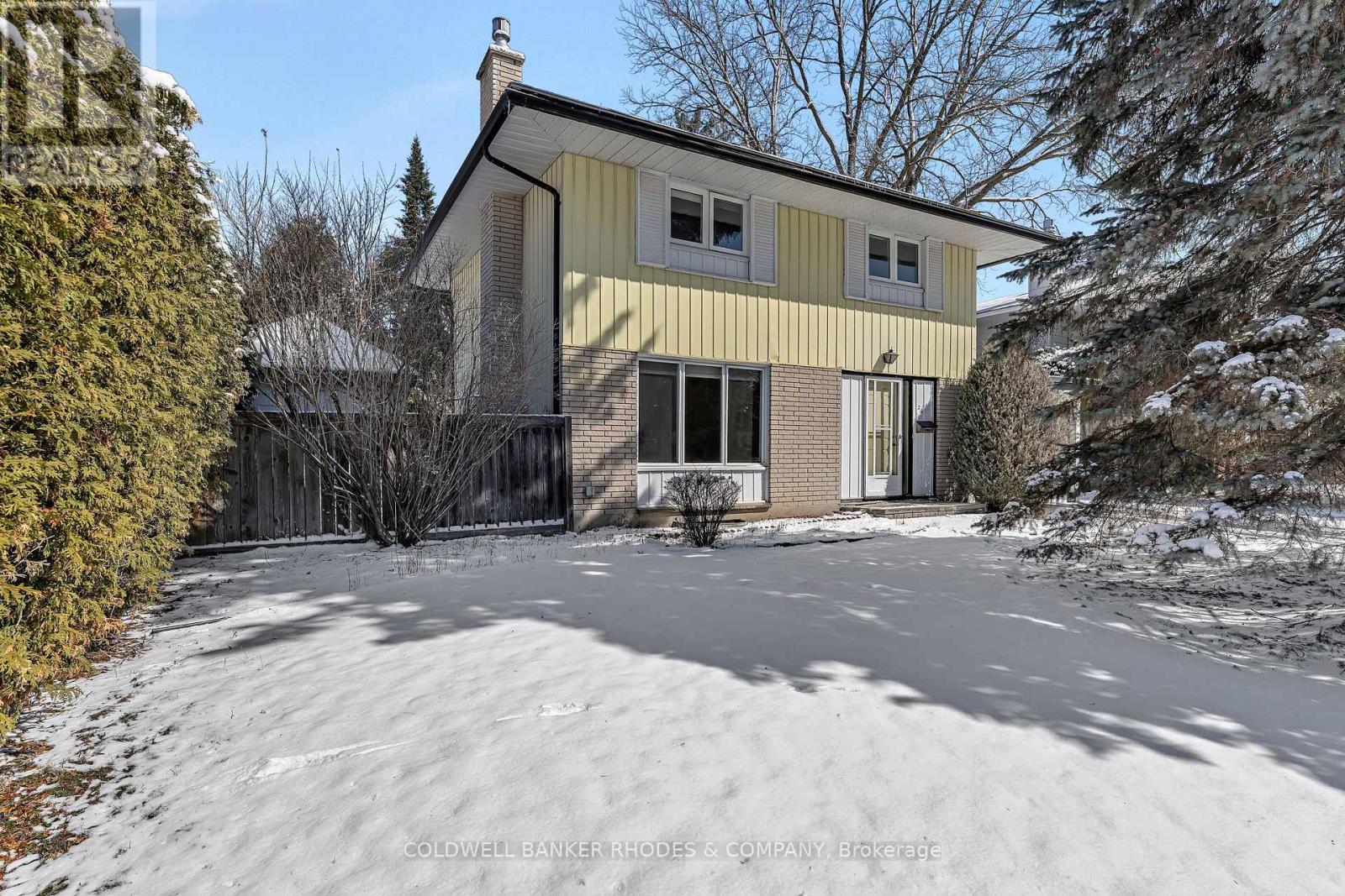22 Dayton Crescent, Ottawa, Ontario K2H 7N9 - Photo 2 - X12903338