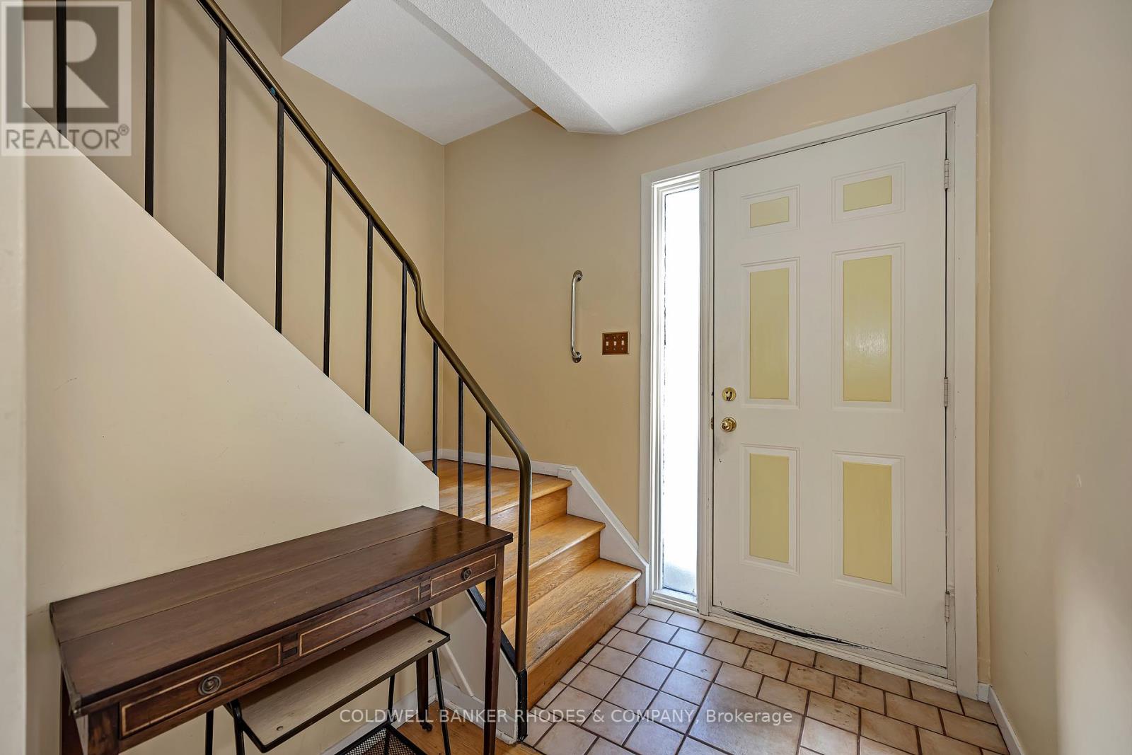 22 Dayton Crescent, Ottawa, Ontario K2H 7N9 - Photo 4 - X12903338