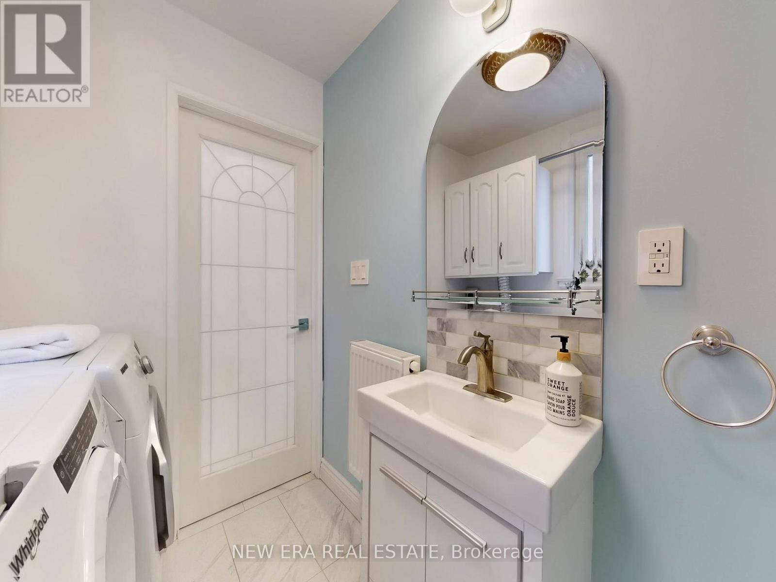 96 Highfield Road, Toronto, Ontario  M4L 2V1 - Photo 16 - E12903422