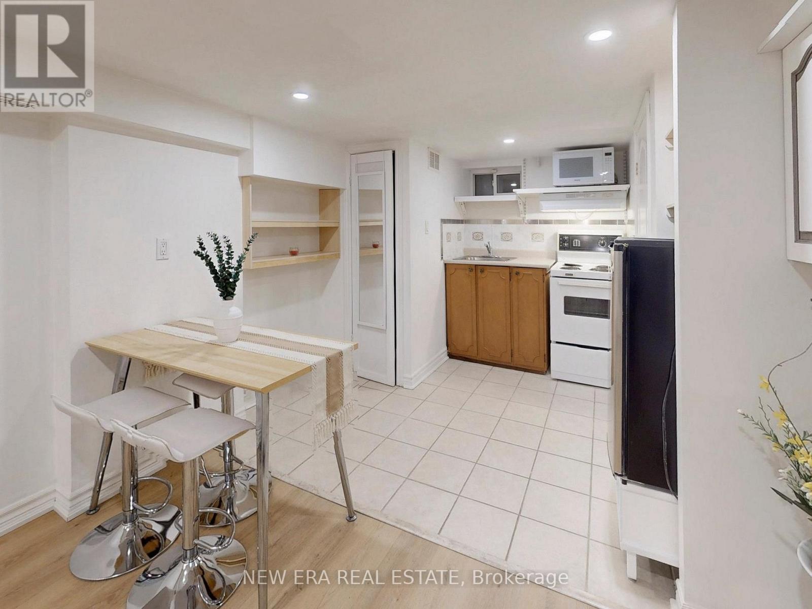 96 Highfield Road, Toronto, Ontario  M4L 2V1 - Photo 34 - E12903422