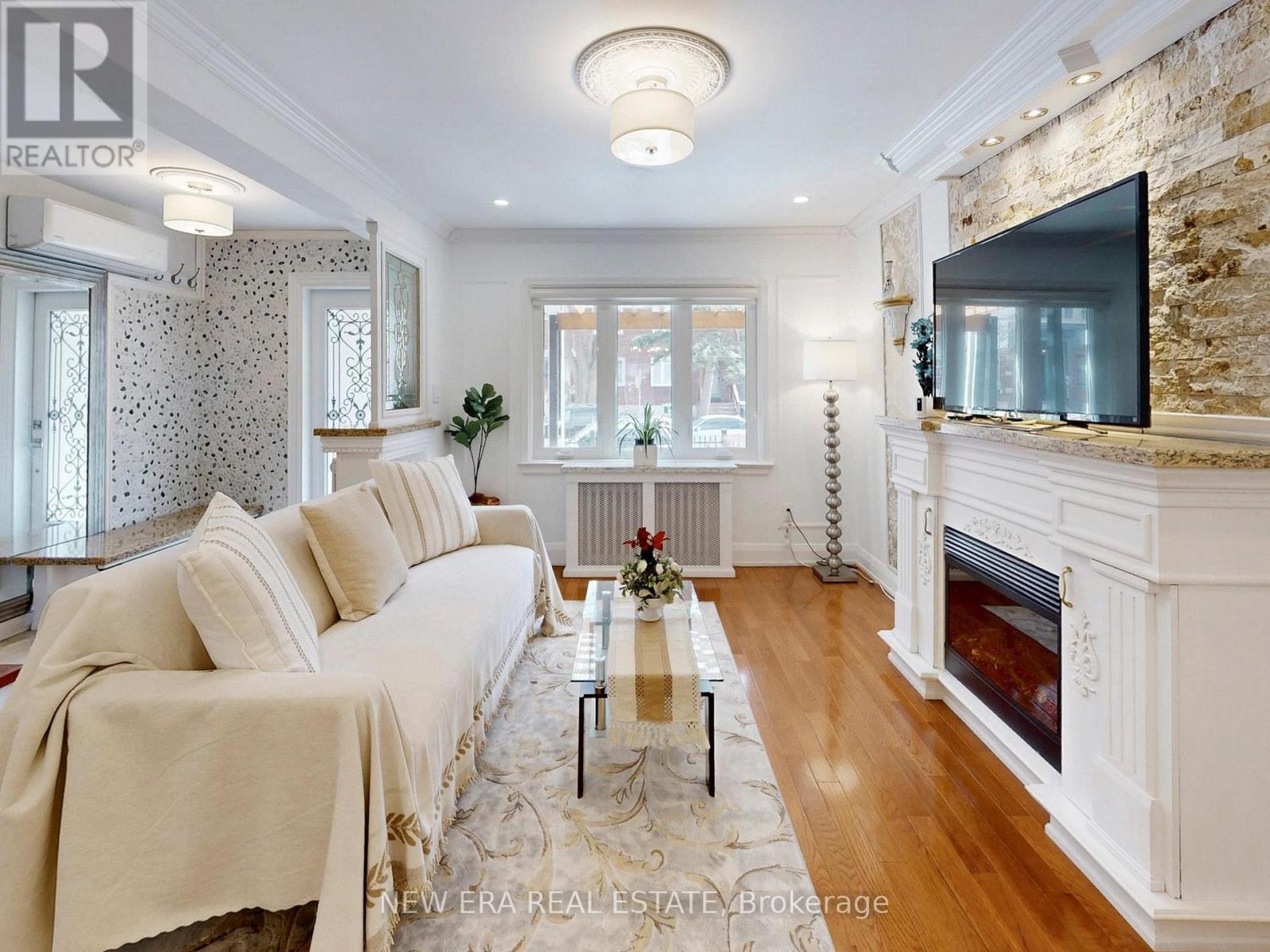 96 Highfield Road, Toronto, Ontario  M4L 2V1 - Photo 5 - E12903422