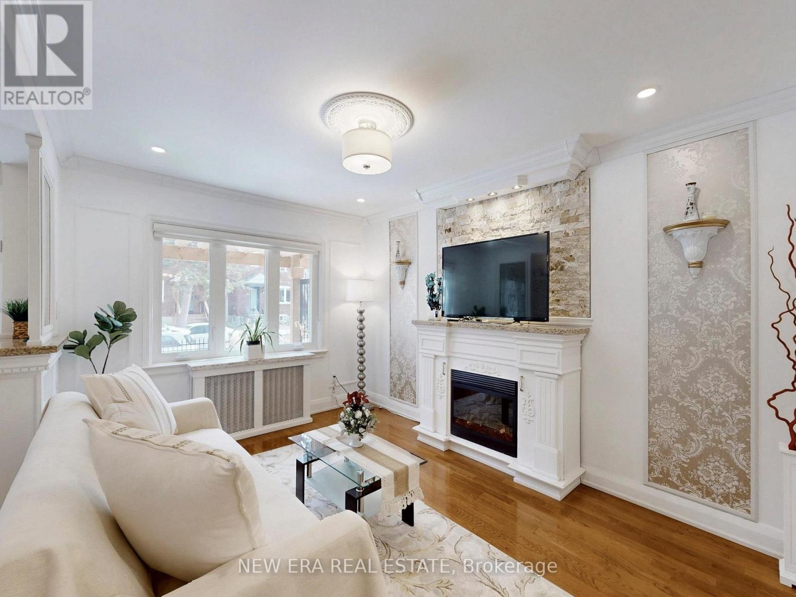 96 Highfield Road, Toronto, Ontario  M4L 2V1 - Photo 6 - E12903422