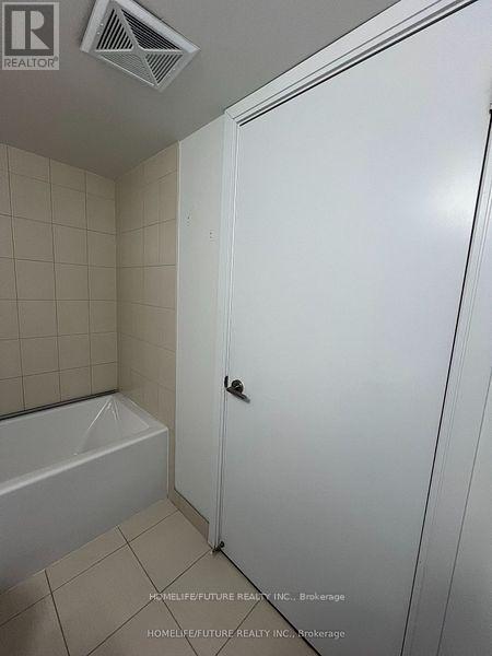 1810 - 255 Village Green Square, Toronto (Agincourt South-Malvern West), Ontario  M1S 0L7 - Photo 8 - E12903428