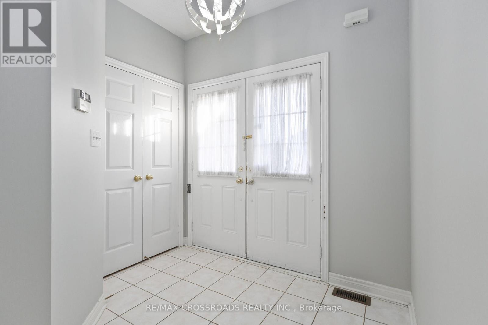 14 Ann Louise Crescent, Markham, Ontario  L3S 0A8 - Photo 3 - N12903466