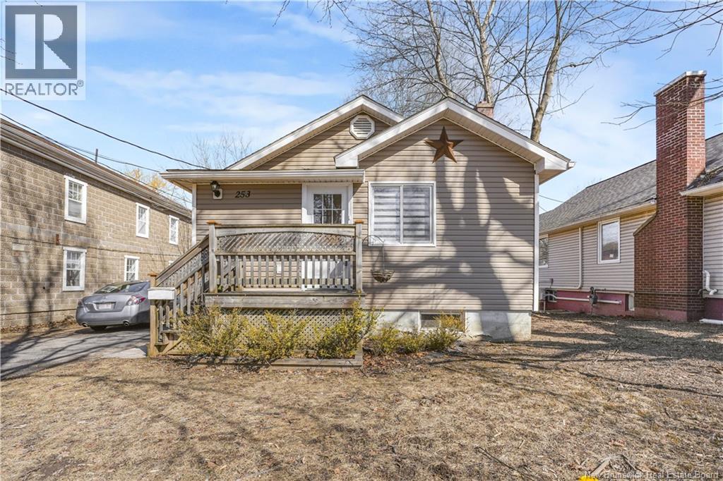 253 Dundonald Street, Fredericton, New Brunswick  E3B 1X1 - Photo 1 - NB135127