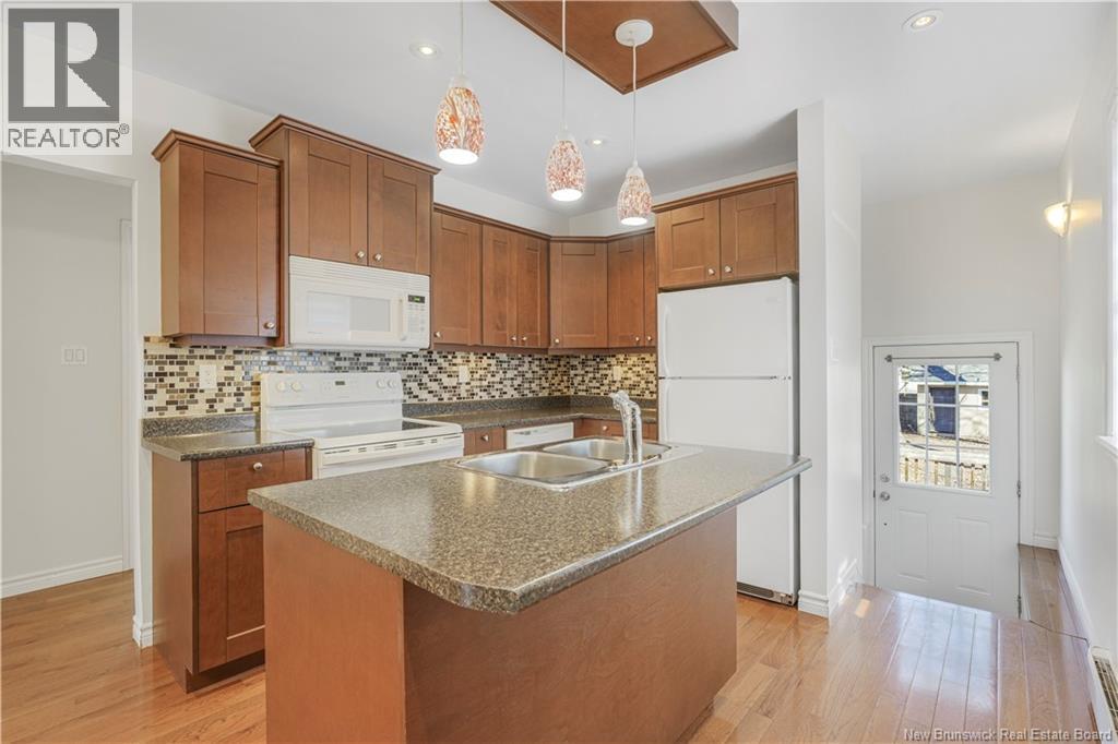 253 Dundonald Street, Fredericton, New Brunswick  E3B 1X1 - Photo 13 - NB135127