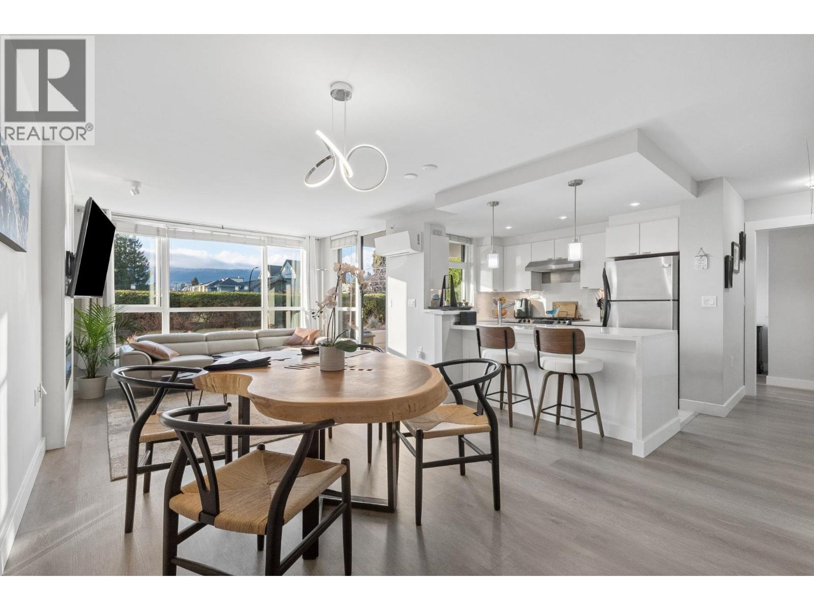 308 160 W 3RD STREET, North Vancouver, British Columbia