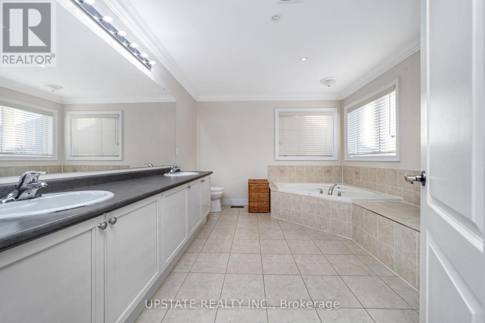 12 Haywood Drive, Brampton, Ontario  L6X 0W1 - Photo 21 - W12903356