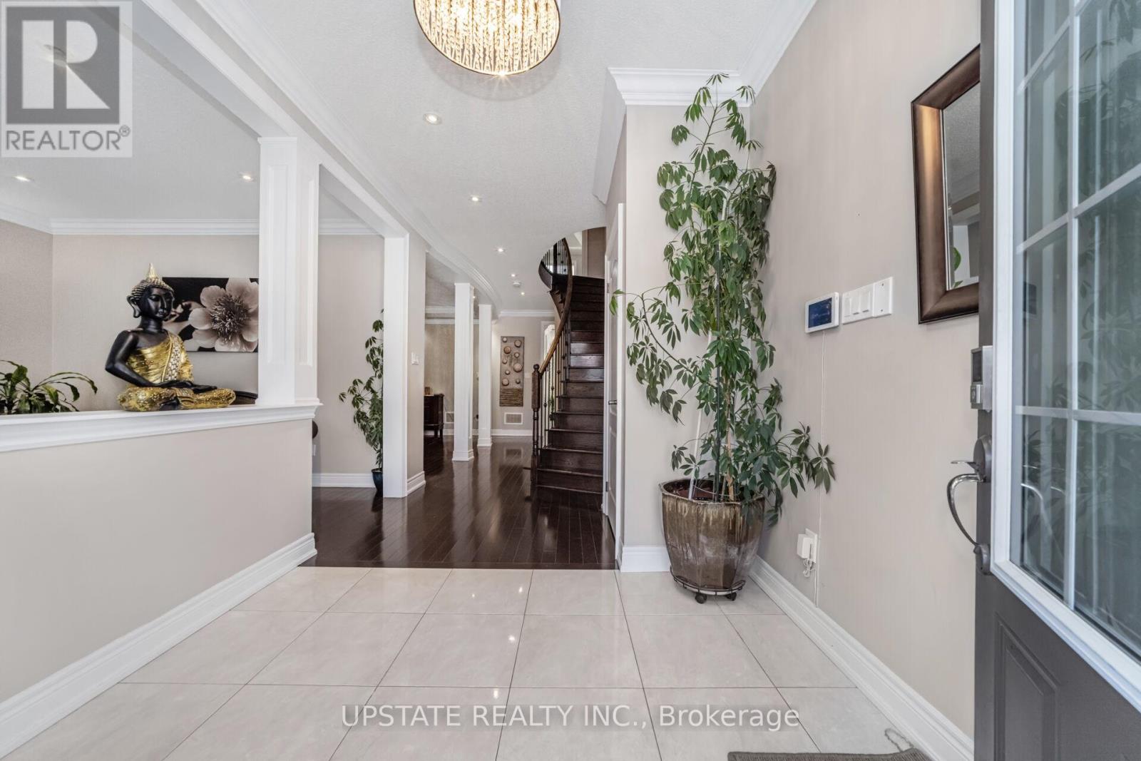 12 Haywood Drive, Brampton, Ontario  L6X 0W1 - Photo 4 - W12903356