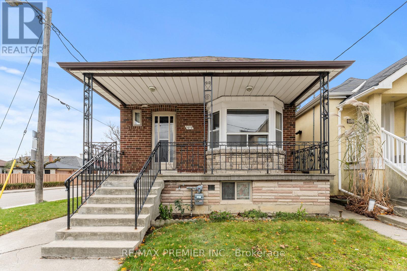 1013 BRIAR HILL AVENUE, Toronto, Ontario