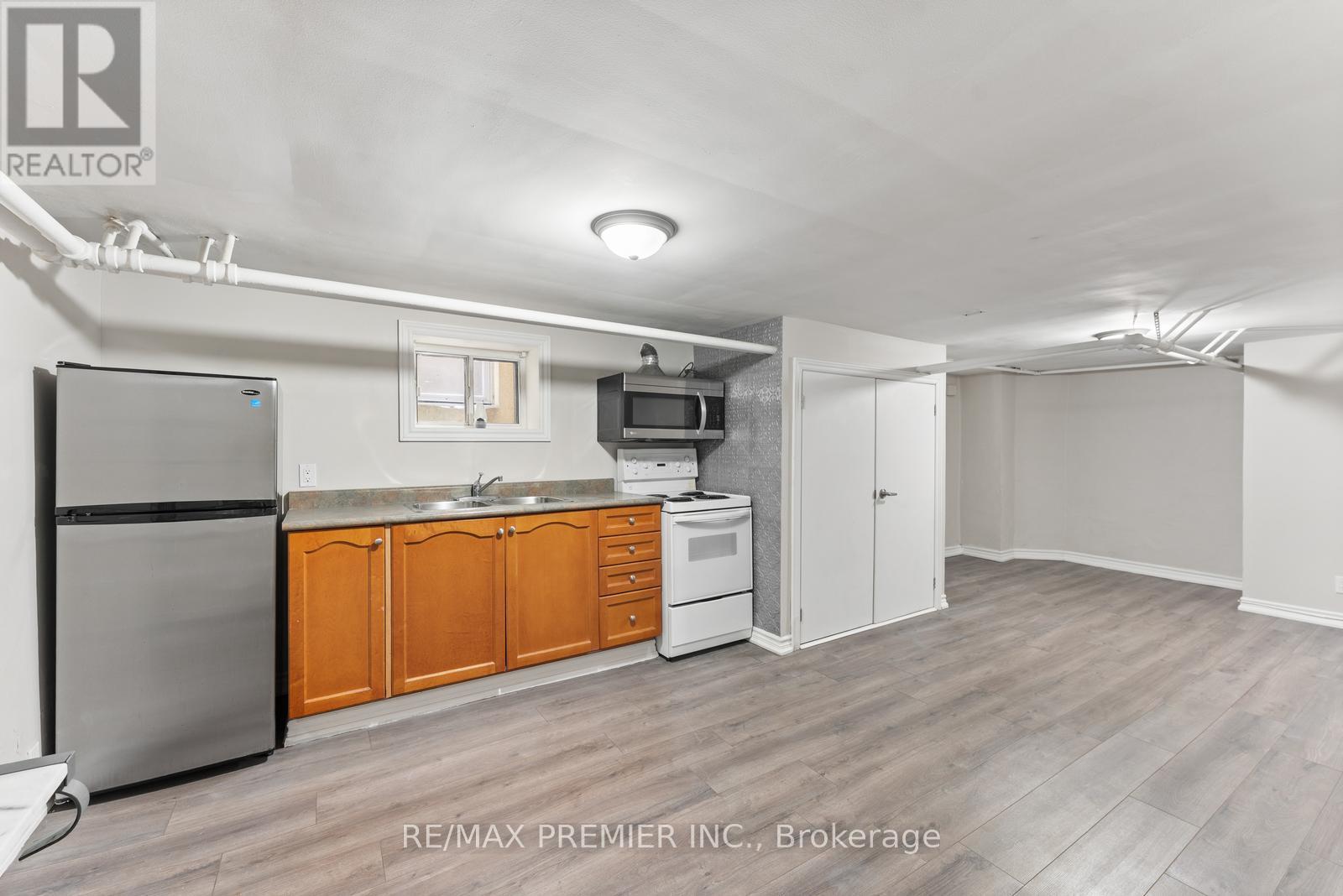 1013 Briar Hill Avenue, Toronto, Ontario  M6B 1M6 - Photo 18 - W12903358