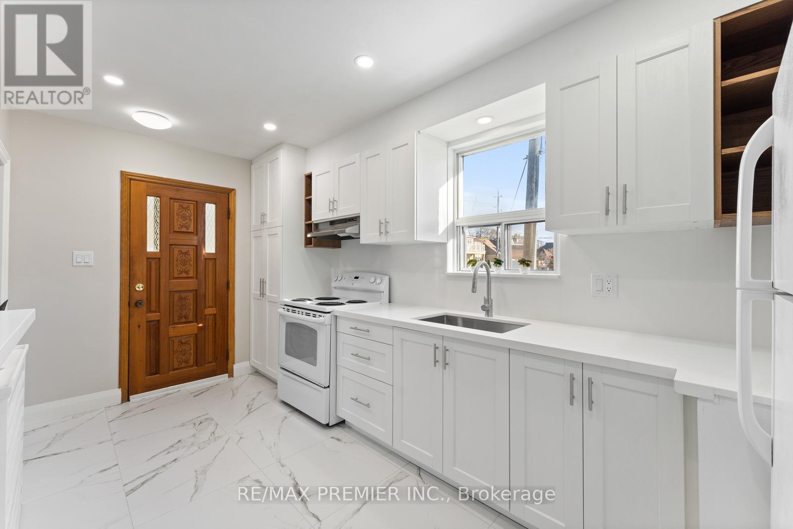 1013 Briar Hill Avenue, Toronto, Ontario  M6B 1M6 - Photo 5 - W12903358