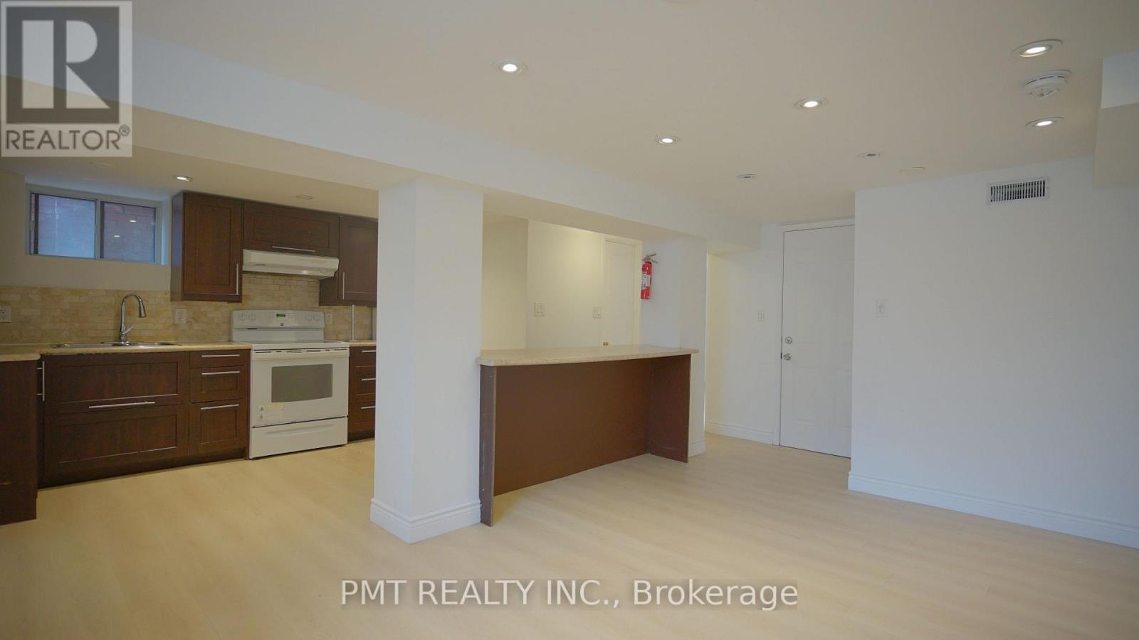 Bsmt - 7 Harvard Avenue, Toronto, Ontario  M6R 1C5 - Photo 2 - W12903436