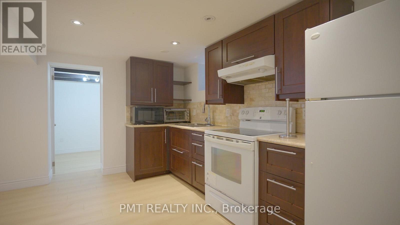 Bsmt - 7 Harvard Avenue, Toronto, Ontario  M6R 1C5 - Photo 5 - W12903436