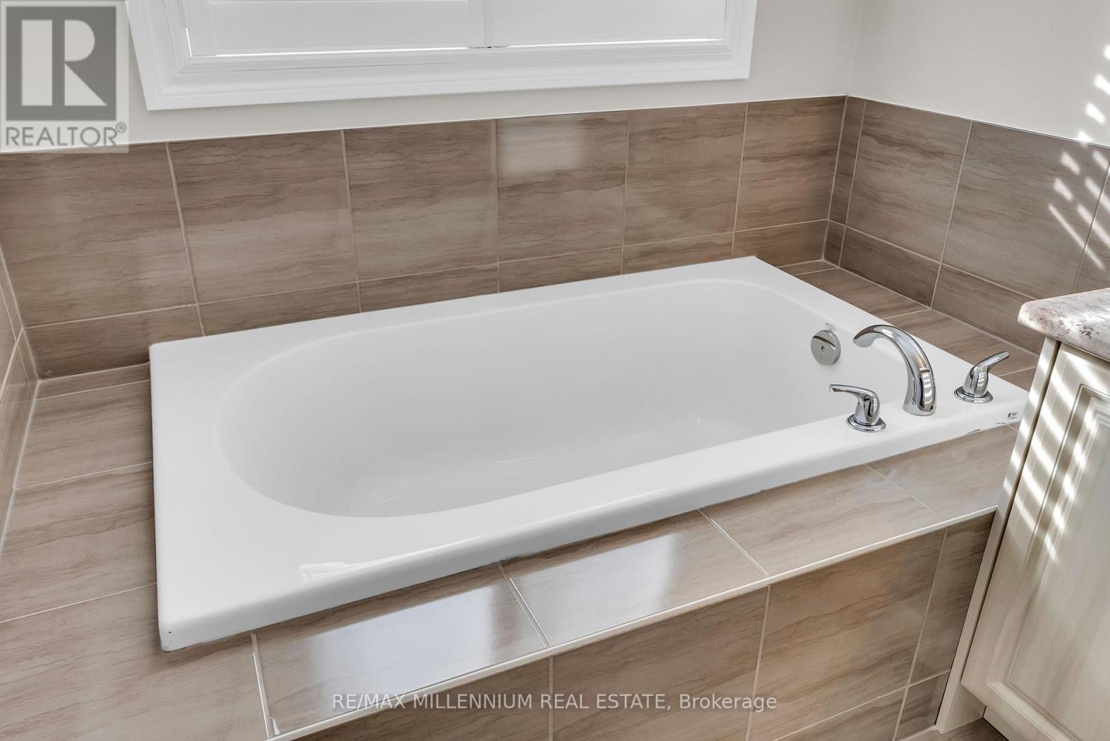 49 Zenith Avenue, Vaughan (Kleinburg), Ontario  L4H 4K9 - Photo 30 - N12902736