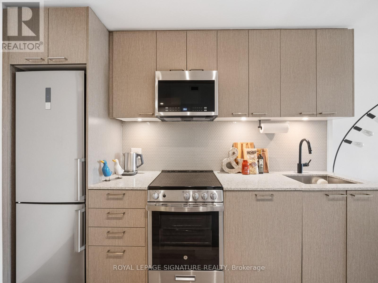 1808 St Clair Avenue, Toronto, Ontario  M6N 0C1 - Photo 21 - W12901662