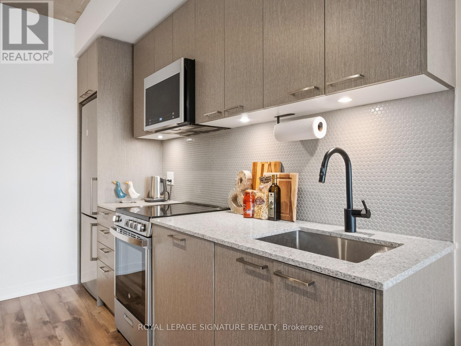 1808 St Clair Avenue, Toronto, Ontario  M6N 0C1 - Photo 23 - W12901662