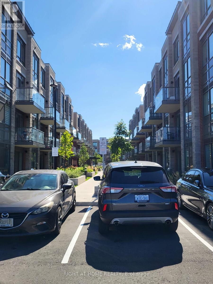 115 - 95 Attmar Drive, Brampton, Ontario  L6P 0Y6 - Photo 4 - W12782010