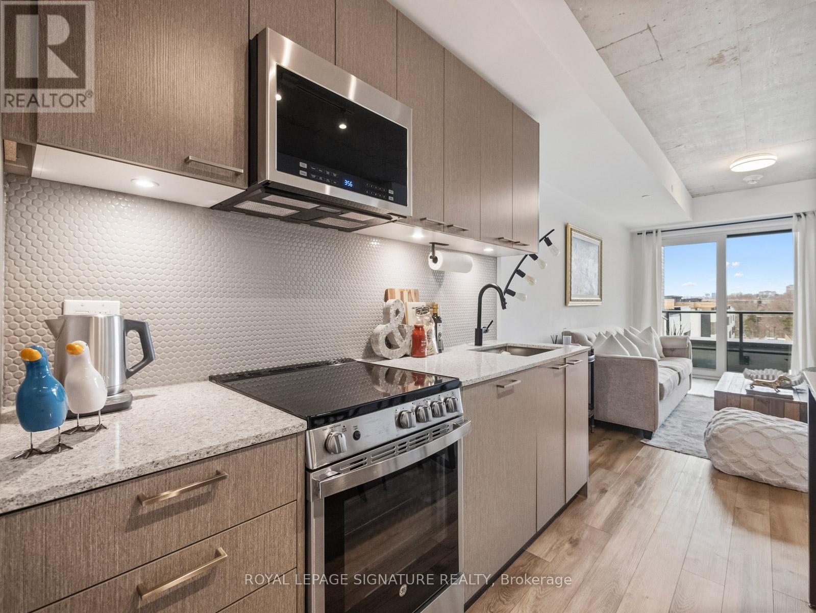 1808 St Clair Avenue, Toronto, Ontario  M6N 0C1 - Photo 18 - W12901662