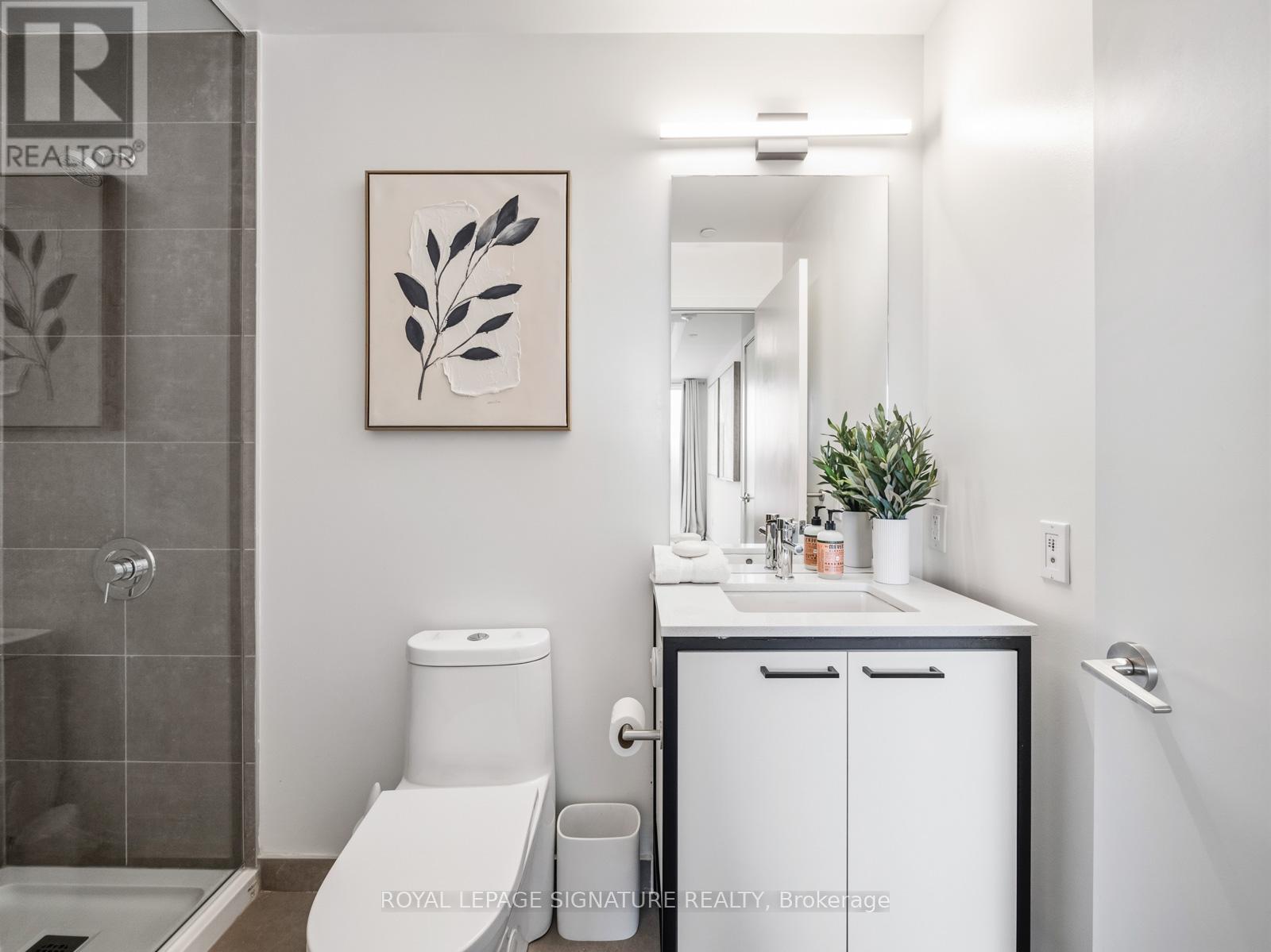 1808 St Clair Avenue, Toronto, Ontario  M6N 0C1 - Photo 27 - W12901662