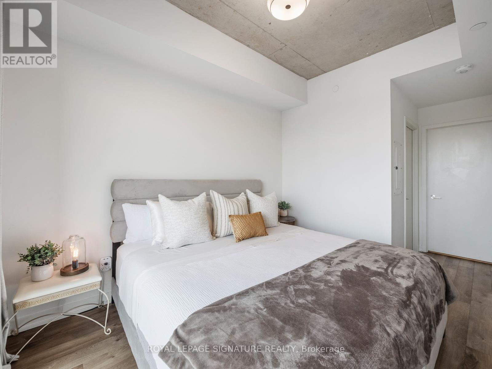 1808 St Clair Avenue, Toronto, Ontario  M6N 0C1 - Photo 29 - W12901662