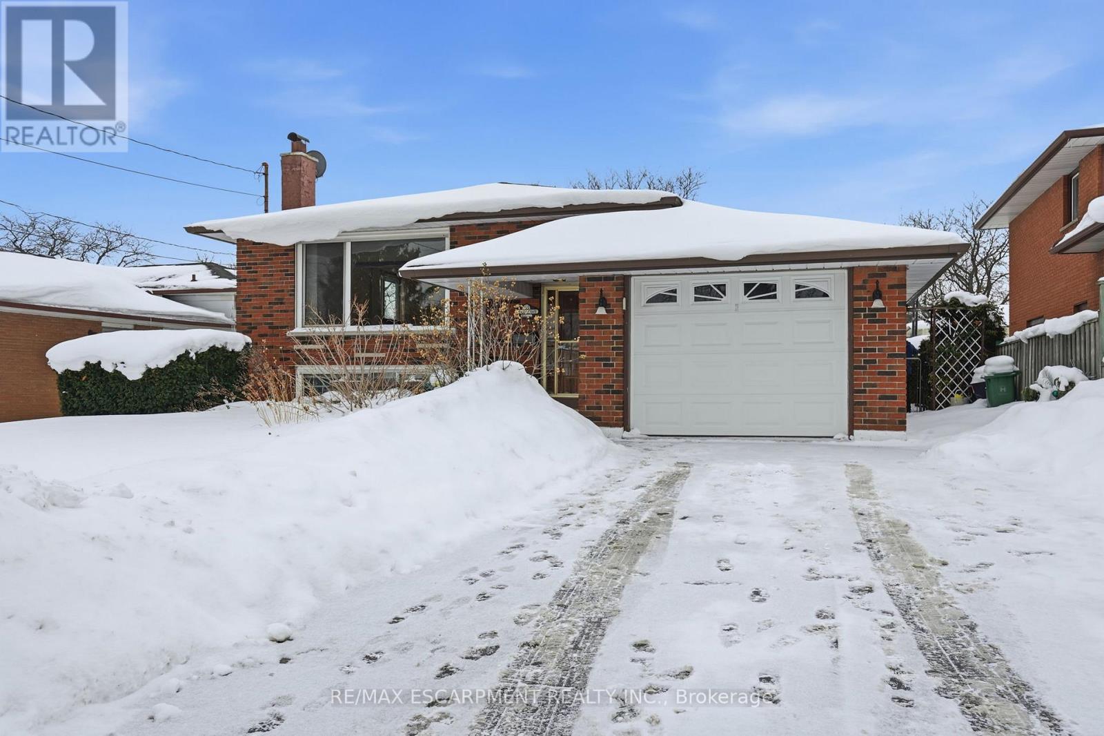 63 Marlowe Drive, Hamilton, Ontario  L9C 2H8 - Photo 2 - X12759162