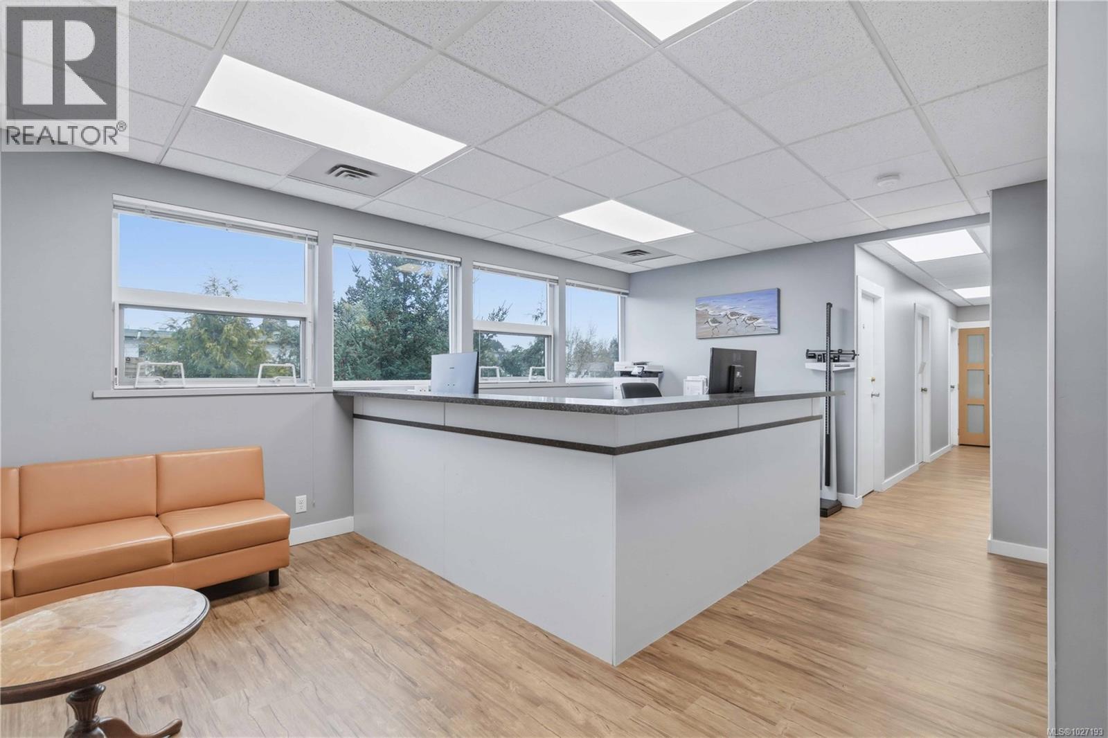 303 1711 Cook St, Victoria, British Columbia  V8T 3P2 - Photo 2 - 1027193