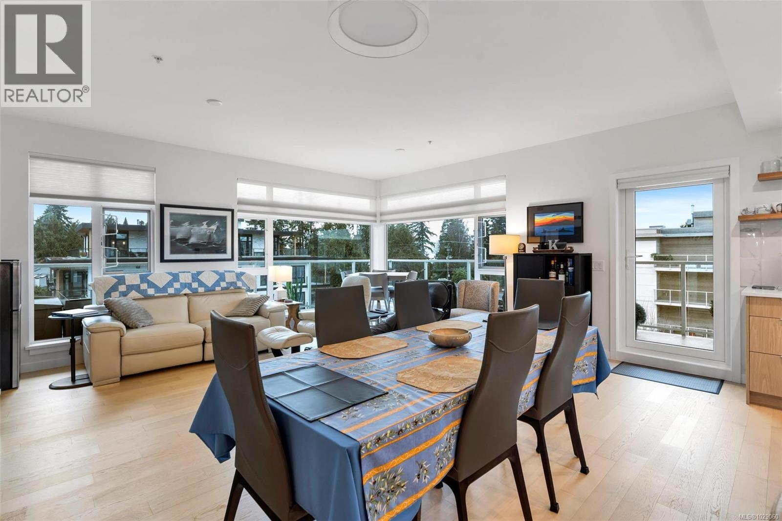 304 5120 Cordova Bay Rd, Saanich, British Columbia  V8Y 2K5 - Photo 10 - 1029060