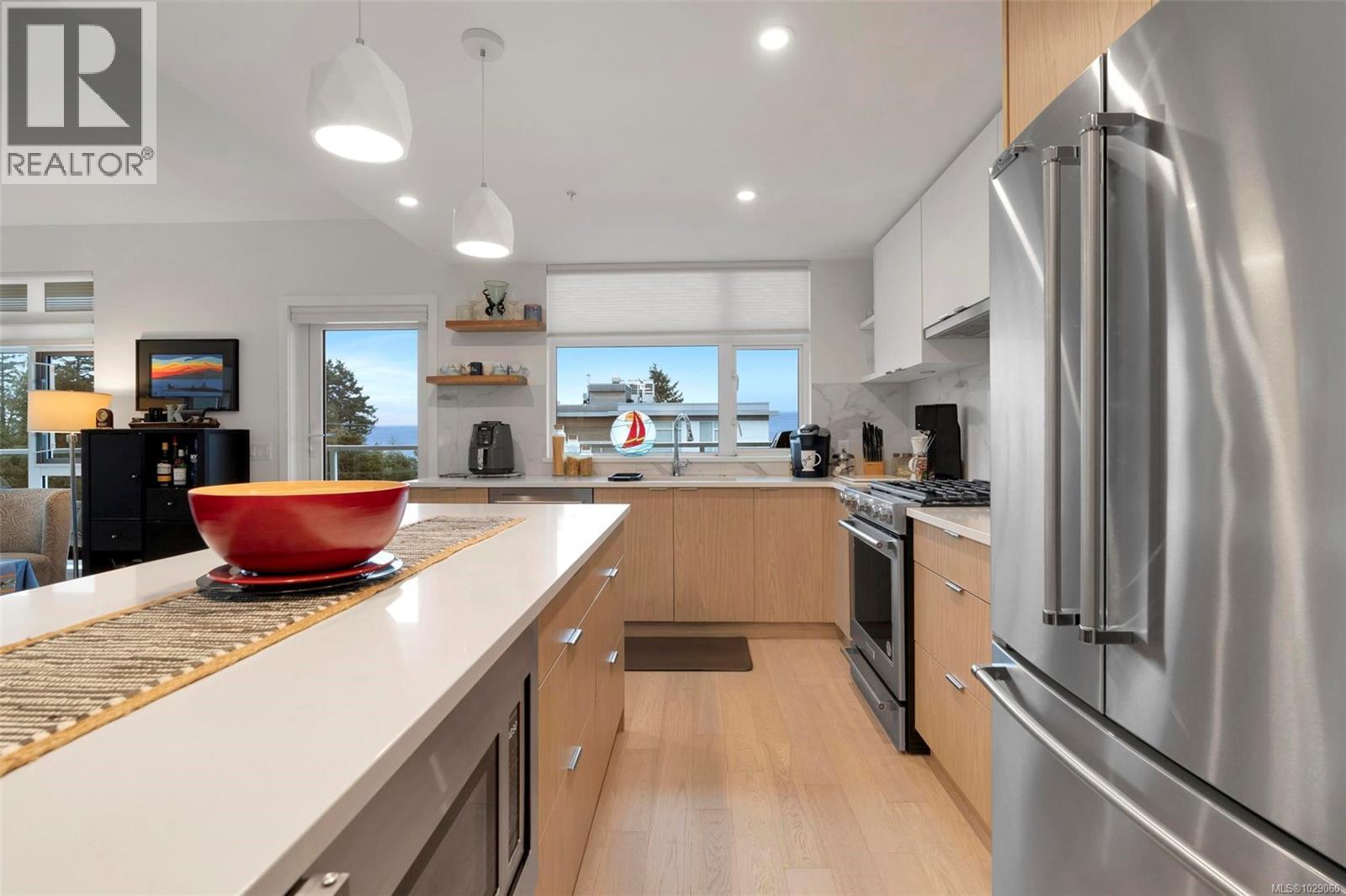 304 5120 Cordova Bay Rd, Saanich, British Columbia  V8Y 2K5 - Photo 7 - 1029060