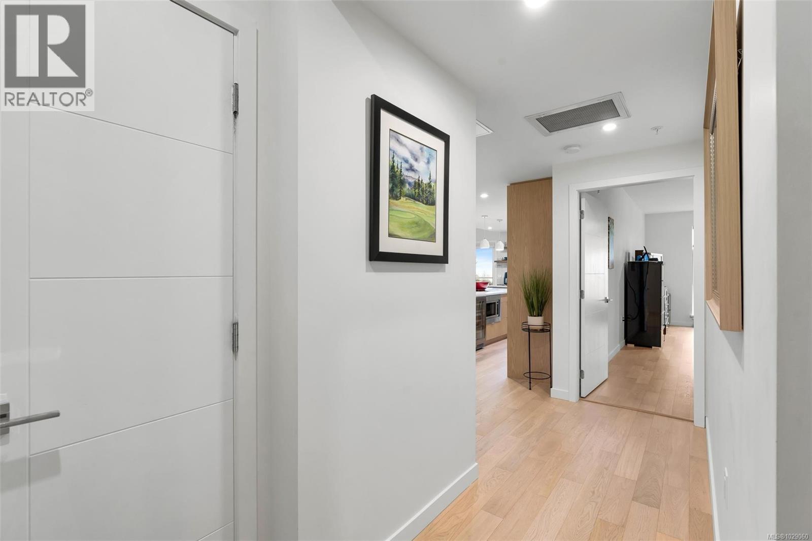 304 5120 Cordova Bay Rd, Saanich, British Columbia  V8Y 2K5 - Photo 28 - 1029060