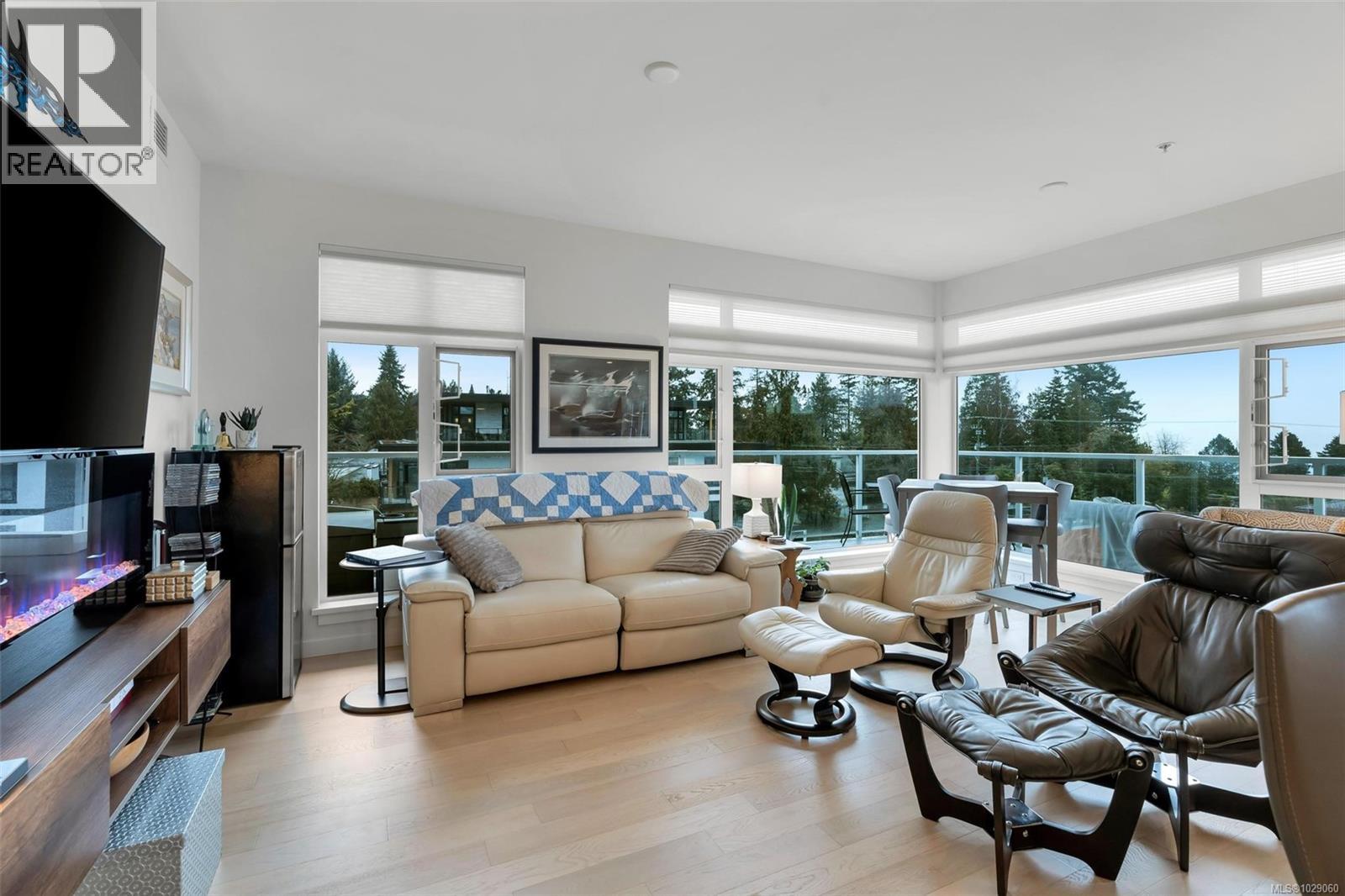 304 5120 Cordova Bay Rd, Saanich, British Columbia  V8Y 2K5 - Photo 13 - 1029060