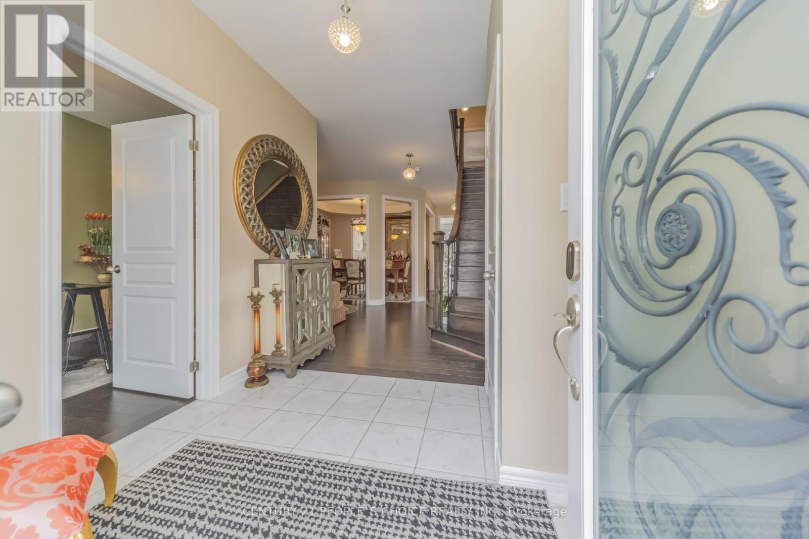 28 Truro Circle, Brampton, Ontario  L7A 4E5 - Photo 5 - W12902532