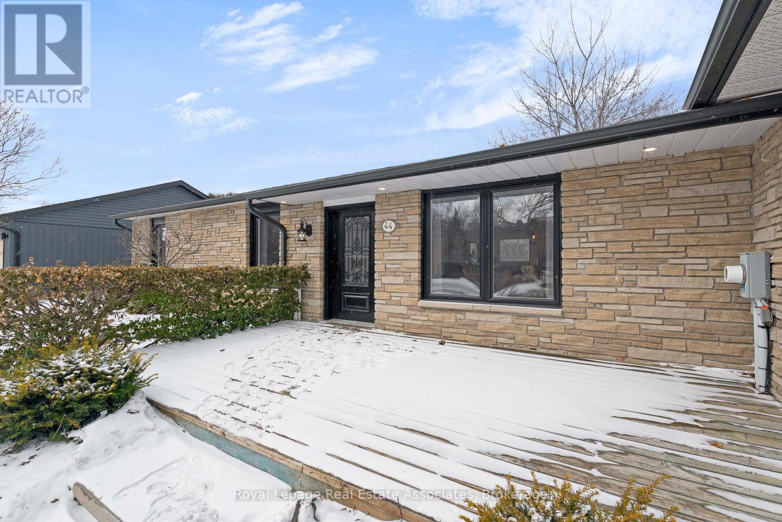 44 Mcclellan Road, Caledon, Ontario  L7K 0C8 - Photo 4 - W12897612