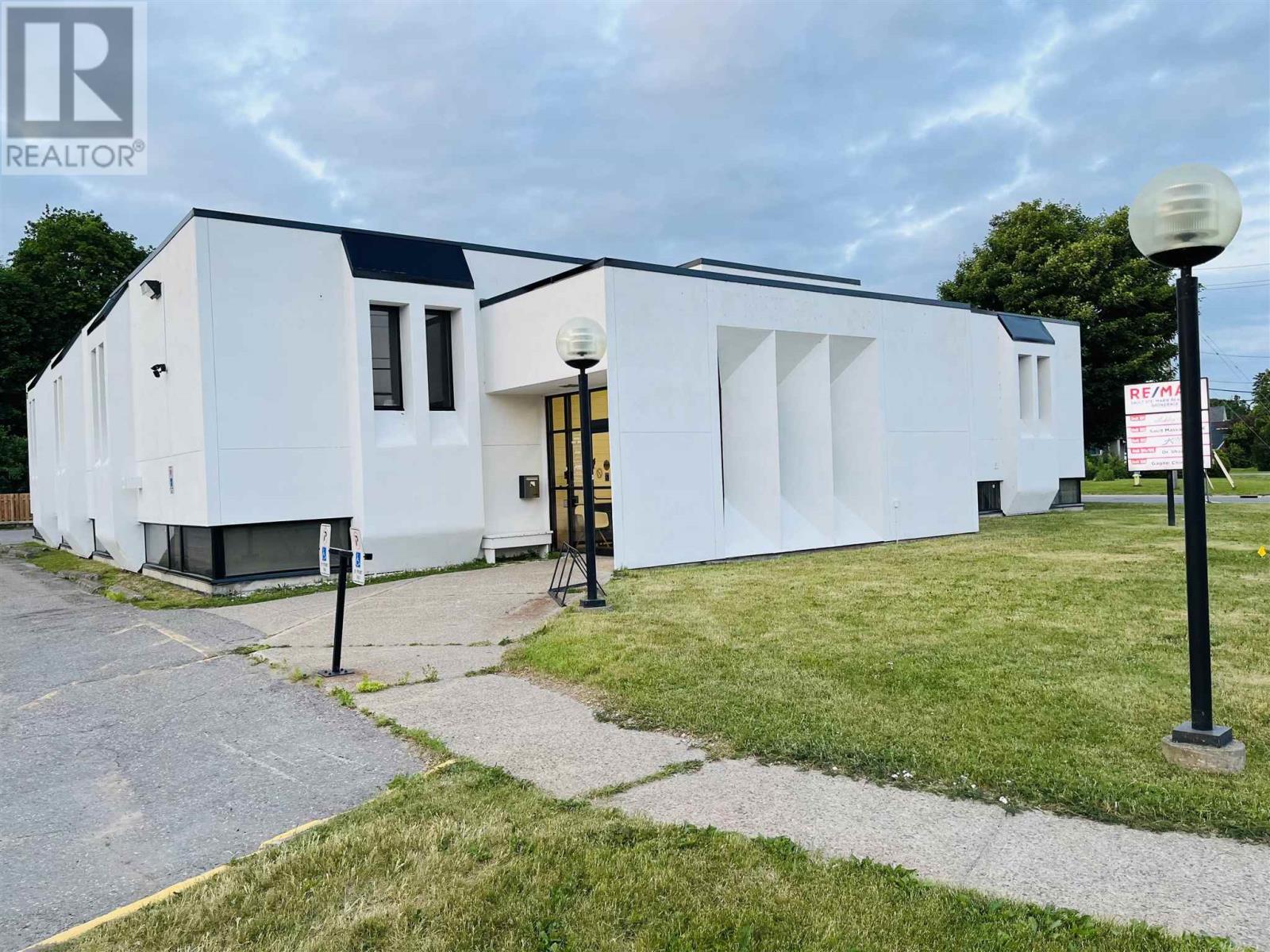 101-974 Queen Street East, Sault Ste. Marie, Ontario